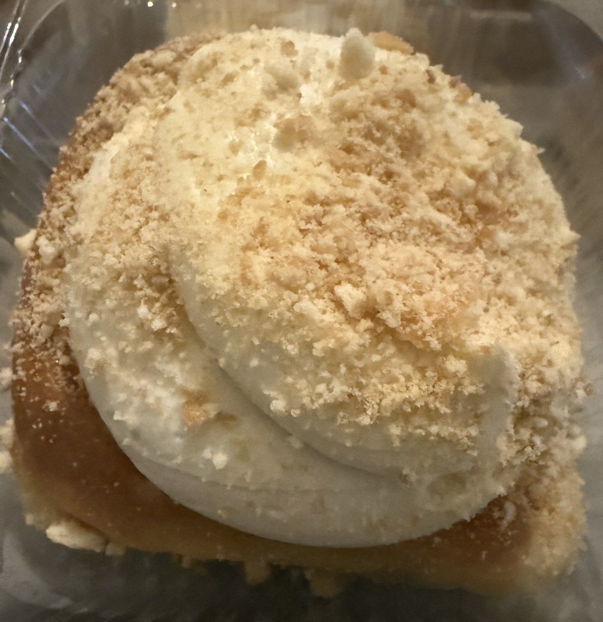 Cinnamon roll topped with streusel crumble